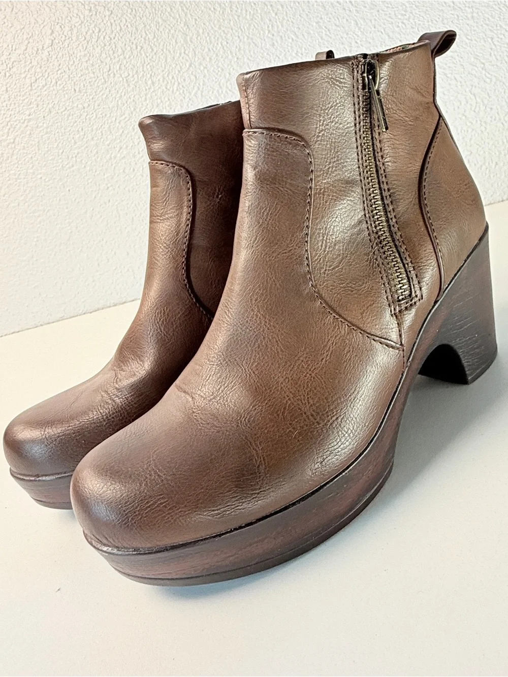 Born Brown Leather Platform Ankle Boots Womens Size 10 Side Zip boho boots